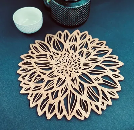 Objets de décoration - Dessous de plat en bois XL - Dahlia - LA COUR DU JUCH