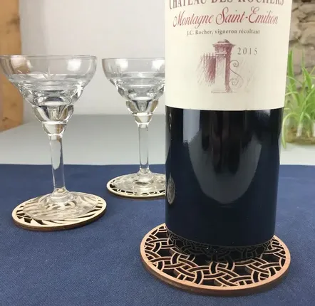 Wine accessories - Wooden bottle coaster - Celtic knots - LA COUR DU JUCH