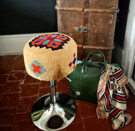 Design objects - Graphic textile stool — UNIQUE PIECE — THE TRAVELLER - ATELIER SAGRADO