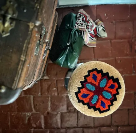 Design objects - Graphic textile stool — UNIQUE PIECE — THE TRAVELLER - ATELIER SAGRADO