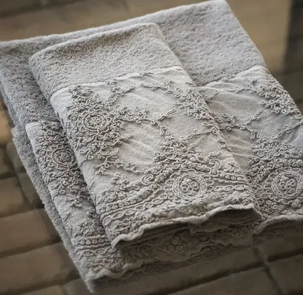 Meubles pour salle de bain - Ensemble de deux serviettes en coton et Corinzio - CHEZ MOI ITALIA