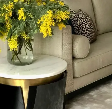 Tables for hotels - Moon Side Table in White Onyx Top and Brushed Brass - DUISTT