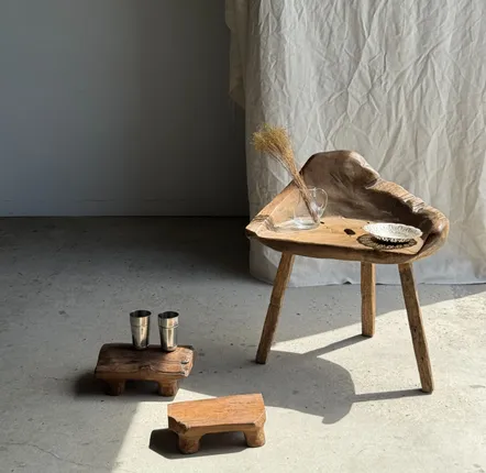Repose-pieds - Petit tabouret, repose-pied en teck blond monoxyle organique wabi-sabi - OFFICE OBJETS