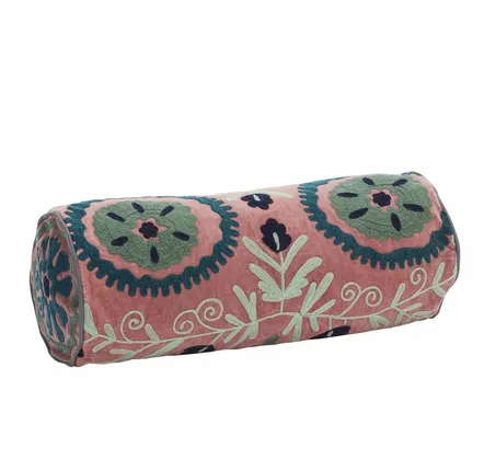 Couettes et oreillers  - Coussin de renfort en velours brodé de Suzani - MADAM STOLTZ