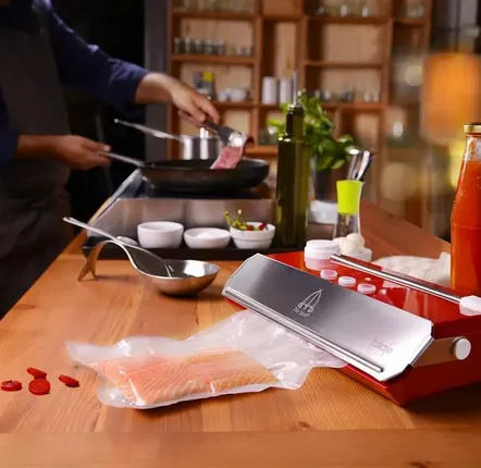 Small household appliances - TAKAJE vacuum packaging machine - Red - TRE SPADE