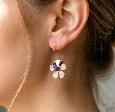 Bijoux - Boucles d'oreilles créoles fleur nacre brune - Belle De Nuit - NATURE BIJOUX