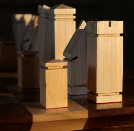 Pièces uniques - Jeu d'échecs grand format en bois d'acajou et orme - LES ATELIERS VAU FONTAINE