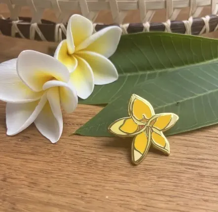Brooches - Pins La fleur de frangipanier - POP ET SES FRÈRES