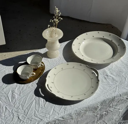 Assiettes de réception - Plat circulaire modèle Nico doré Digoin Sarreguemines D30,5 - OFFICE OBJETS