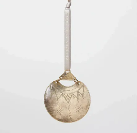 Guirlandes et boules de Noël - Décoration artisanale Desert Moon - UNHCR/MADE51