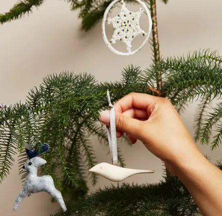 Christmas garlands and baubles - Handcrafted Peaceful Dove Christmas Ornament - MADE51 - UNHCR