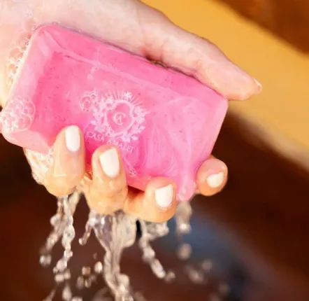 Fragrance for women & men - GIARDINI DI RAVELLO BODY SOAP - Rose Petals & Safron 150g - CASA AMALFI