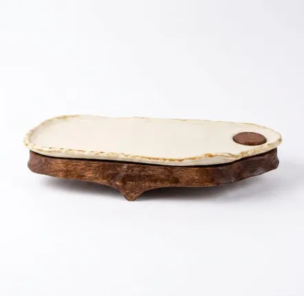 Plats et saladiers - Plat de service rectangulaire en céramique sur socle en bois - DASTHAA