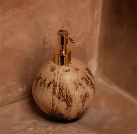 Porte-savons - Le Distributeur De Savon En Noix De Coco - BAZAR BIZAR LIVING