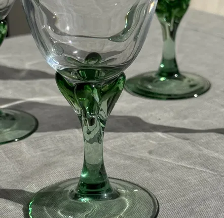 Stemware - Set of 4 vintage green stemmed glasses H16 - OFFICE OBJETS