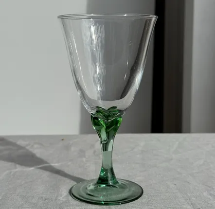 Stemware - Set of 4 vintage green stemmed glasses H16 - OFFICE OBJETS