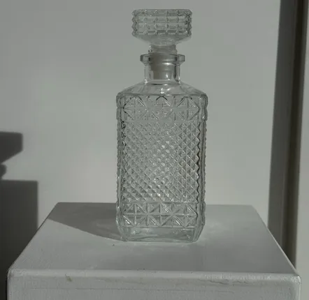 Carafes - H23 L9 vintage diamond-tipped glass whiskey carafe - OFFICE OBJETS