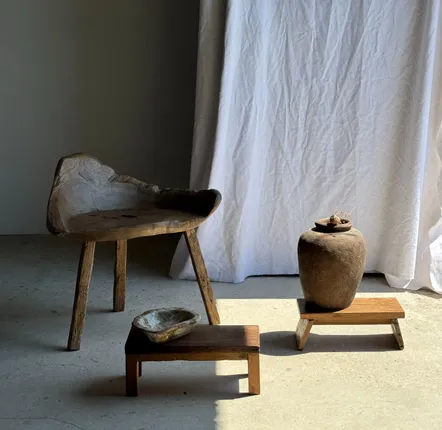 Footrests - Small low bench in ancient teak from Indonesia H16 W39 - OFFICE OBJETS
