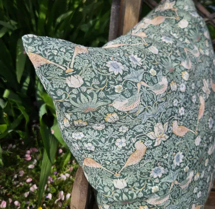 Comforters and pillows - 100% Linen Pillowcase - William Morris Strawberry thief green - NORRAVILLA
