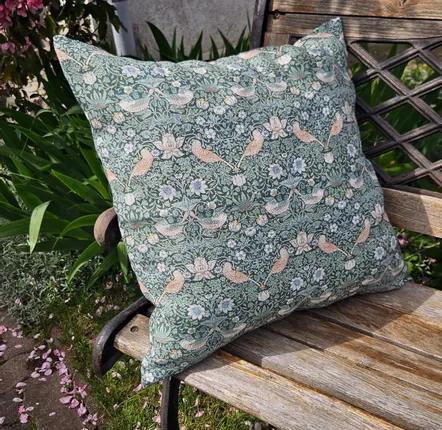 Comforters and pillows - 100% Linen Pillowcase - William Morris Strawberry thief green - NORRAVILLA