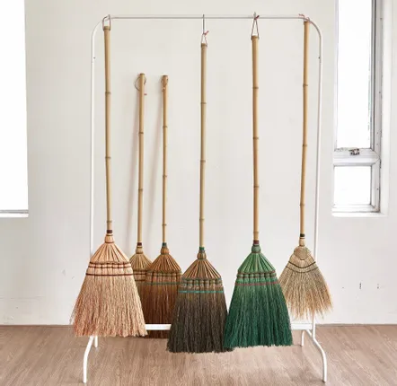 Accessoires de jardinage - Balai à Manche en Bambou - BAAN BOON BROOMS
