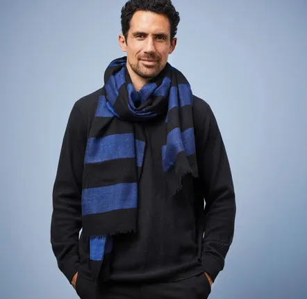 Foulards et écharpes - ÉCHARPE HOMME SVINOY — RAYURES LARGES NOIR & BLEU ROYAL EN LAINE - AV08 PARIS