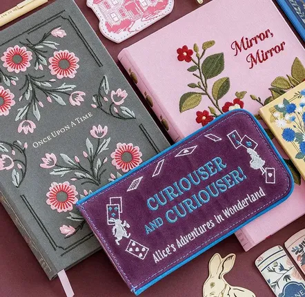 Papeterie bureau - Carnet de notes brodé Once Upon a Time (A5) - The Reading Room - MAISON ROYAL GARDEN