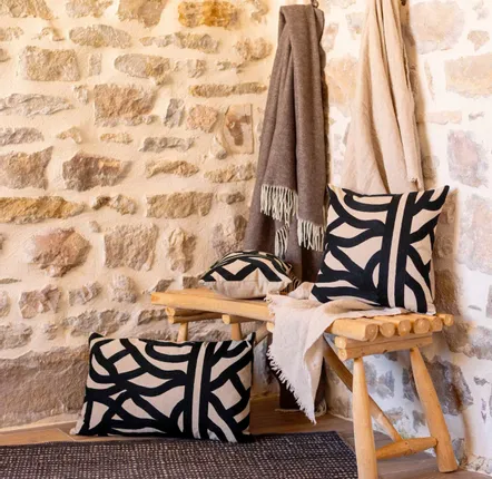 Coussins - Coussin brodé Ezia Ombre 40 x 65 - MAISON VIVARAISE - SDE VIVARAISE WINKLER