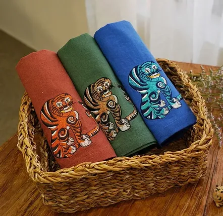 Foulards et écharpes - Mouchoir brodé Tiger & Magpie - BON`EE(LIVING ART BRAND)