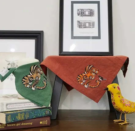 Foulards et écharpes - Mouchoir brodé Tiger & Magpie - BON`EE(LIVING ART BRAND)