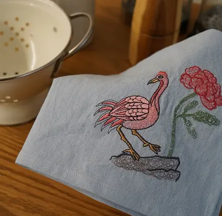 Foulards et écharpes - Mouchoir brodé avec symboles de longévité - BON`EE(LIVING ART BRAND)