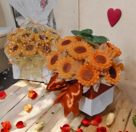 Décorations florales - Bouquet de bougies parfumées au tournesol - WIRAWIRI