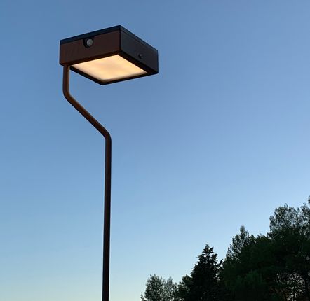 Outdoor floor lamps - TEE XL solar terminal - LYX LUMINAIRES