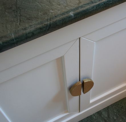 Artistic hardware - Hammered handle round  - THEA DESIGN