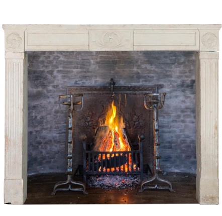 Fireplaces - Classic Limestone Fireplace. - MAISON LEON VAN DEN BOGAERT