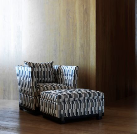 Tabourets pour collectivités - IDA Repose-pied, assise tissu COM, structure chêne, detail bronze - DUISTT