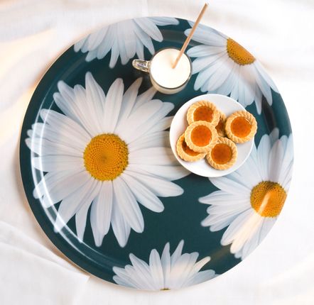 High quality Contemporary Brooch Made of Real Pressed Daisy Flower and Concrete