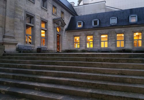 BIBLIOTHEQUE HISTORIQUE DE LA VILLE DE PARIS - Array