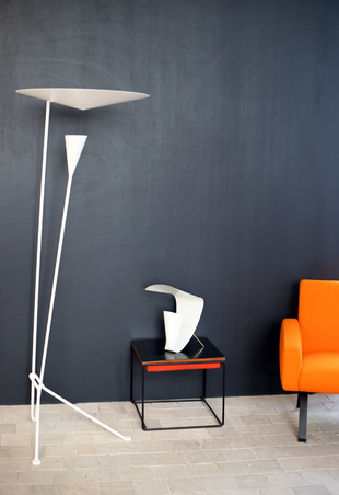  - Lampadaire B211 et lampe B201 de Michel Buffet, deux incontournables du design des années 50.