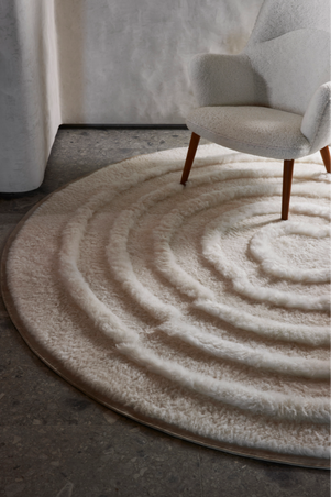  - Eupraxia Rug - Mama Bear Armchair by Hans Wegner