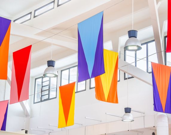  - Drapeaux pour le Pavillon Éphémère