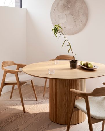  - Santiago dining table and Seoul dining chairs - BoConcept