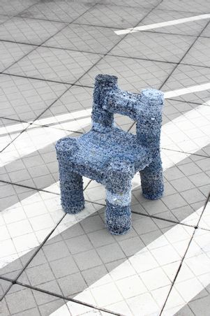  - Chaise en jean crocheté