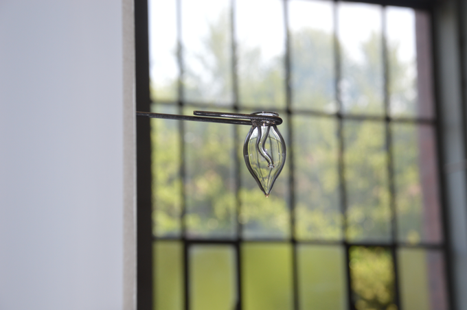  - Lacrymatoires, Lohan Blois. Verre soufflé au chalumeau, 2023 - .