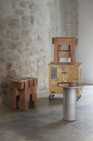  - Stools BR.18 and BR.20 – Side table AL.13 ST