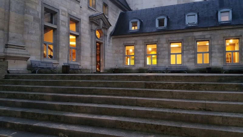 BIBLIOTHEQUE HISTORIQUE DE LA VILLE DE PARIS - Array