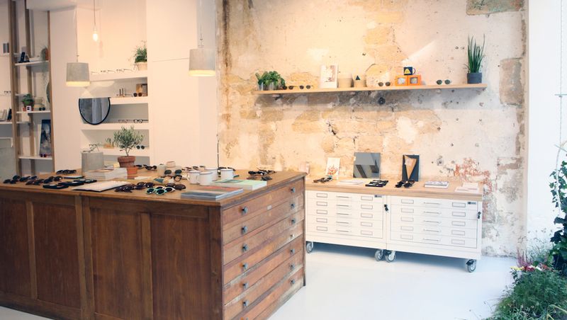 WAITING FOR THE SUN - Flagshipstore