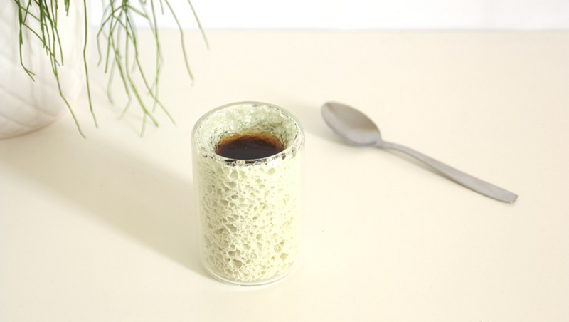 STEVEN AKOUN - Tasse à café en mousse de verre