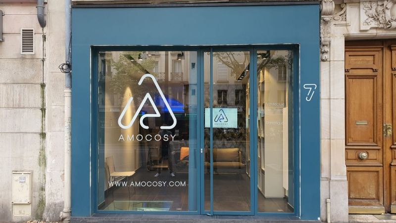 AMOCOSY - Vitrine showroom