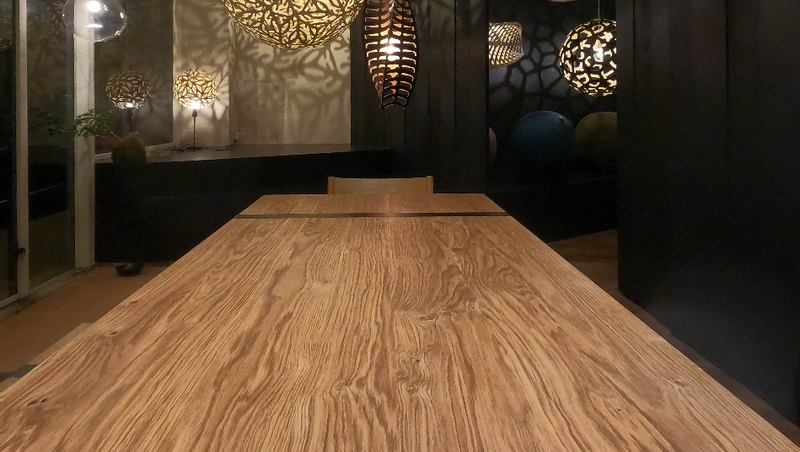 MOAROOM - DAVID TRUBRIDGE - Table 'Pi' chez Moaroom